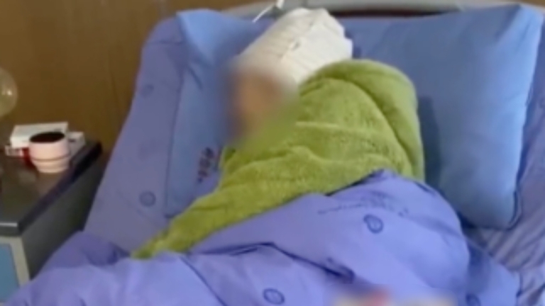 貴州女子剖腹產後失明 情緒崩潰