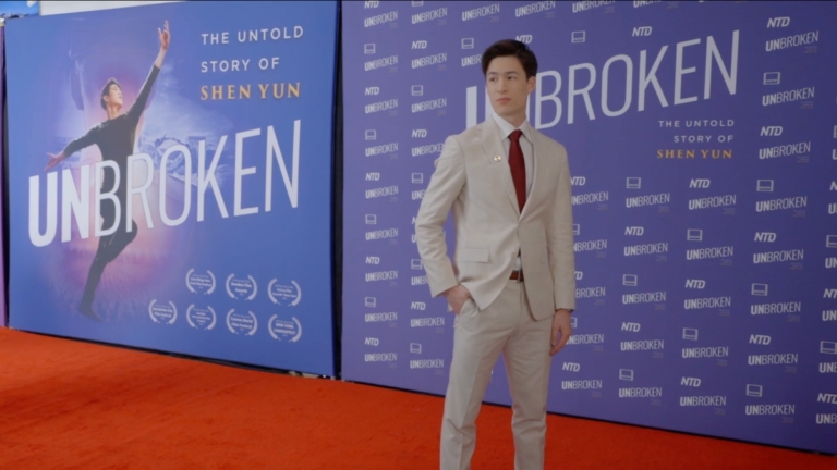 走近《堅不可摧》：神韻領舞演員的德藝並進
