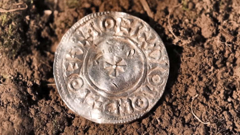 【短訊】3000枚銀幣出土 挪威發現最大維京時代寶藏