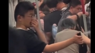 安检形同虚设 广州一男子在地铁上向乘客喷辣椒水（视频）