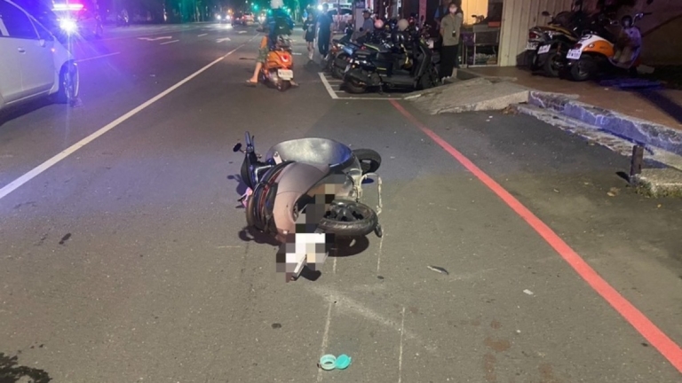 遊高雄挨撞再波及1輛機車 釀2死3傷