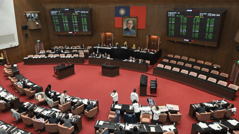台灣通過250億美元國防預算 較原計劃縮四成