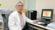 久坐马桶滑手机易得痔疮 医吁“速战速决”