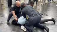 歹徒干扰纽约法轮功活动 被警方当场制服