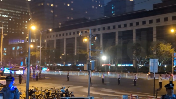 組圖：川普車隊抵北京四季酒店 大批警察站崗