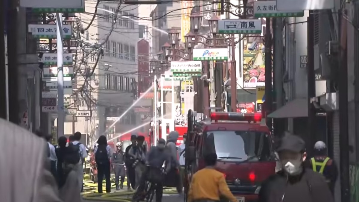 2026年5月18日上午,日本大阪市中心道頓堀附近爆發嚴重火災!(視頻截圖)