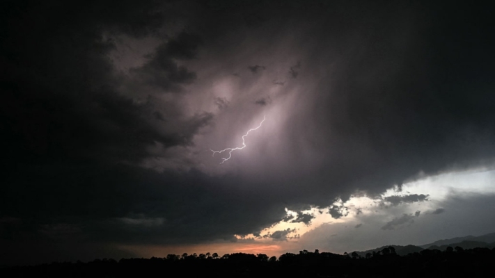 浙江多地突發不明巨響！網友：窗戶都在震