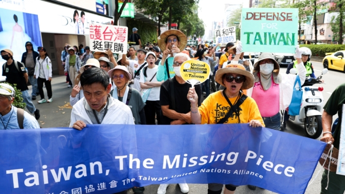 不畏高溫 台北8000人上街挺軍購 呼籲強化國防