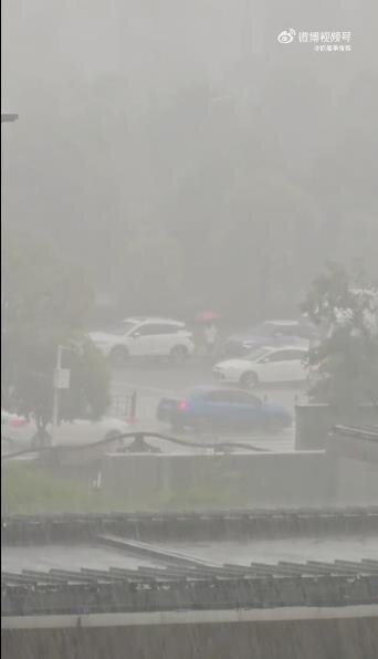 暴雨狂襲 湖北多地發紅色預警 武漢停課、停業