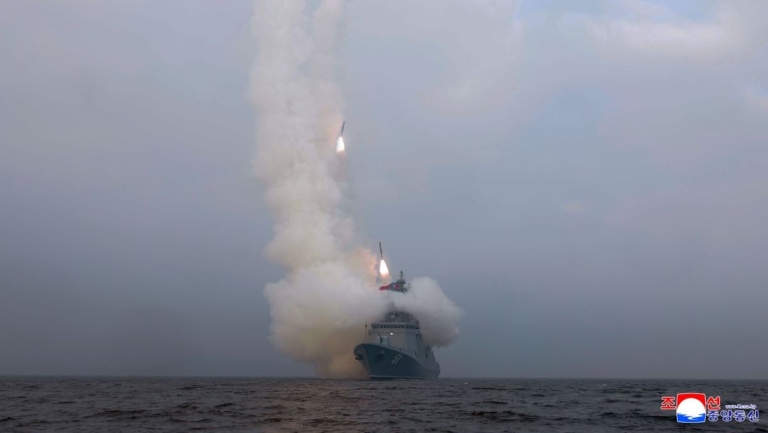 【短訊】朝鮮罕見導彈火箭混合發射 引發關注