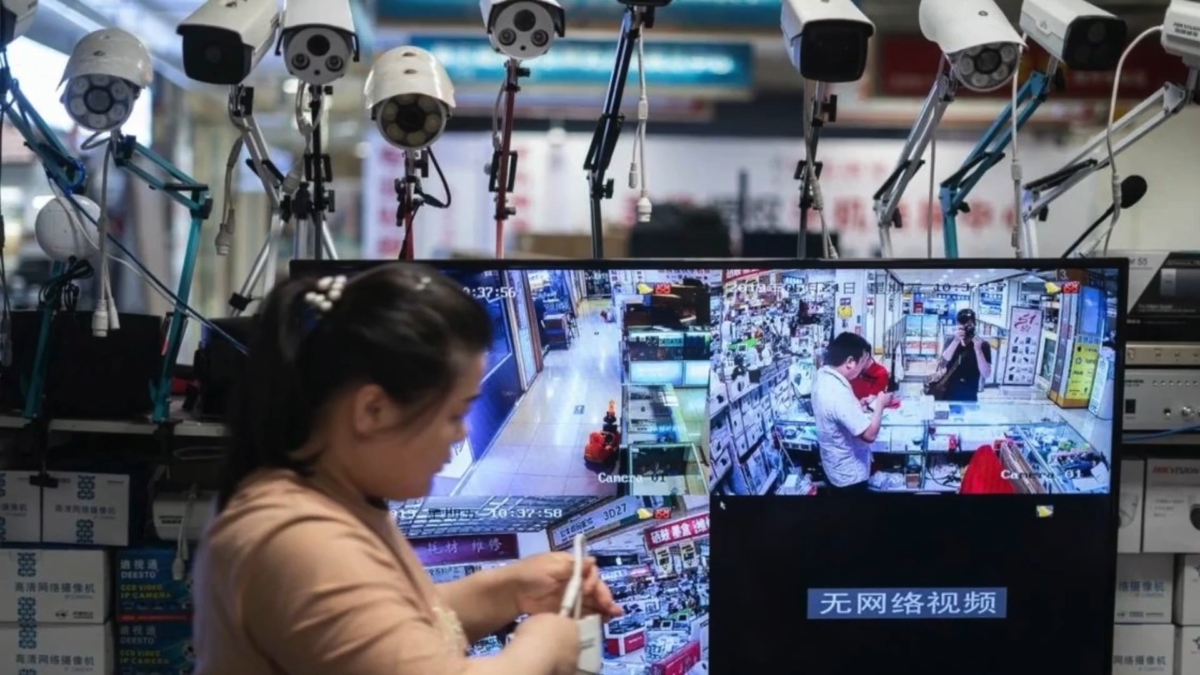 【禁闻】中共用AI升级「天网」靠步态姿势监控所有人