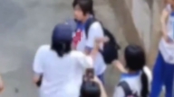 广东小学女生遭霸凌拍片 全网怒轰严惩（视频）