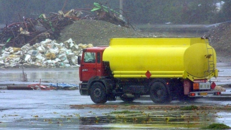 湖南衡陽氫氟酸罐車追撞 劇毒「化骨水」外洩