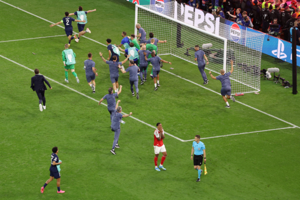 BUDAPEST, HUNGARY - MAY 30: Gabriel of Arsenal looks dejected after missing the team's fifth penalty in the penalty shoot out, as players of Paris Saint-Germain celebrate victory in the UEFA Champions League Final 2026 match between Paris Saint-Germain and Arsenal FC at Puskas Arena on May 30, 2026 in Budapest, Hungary.