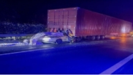 司機開車脫手用「智駕」 撞上大貨車 一家3口身亡