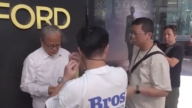 【短讯】香港艺术家展示红线纪念“六四” 被警方带走