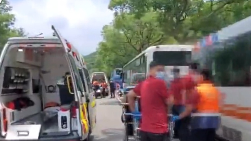 北市小巴追撞公車 8乘客受傷送醫