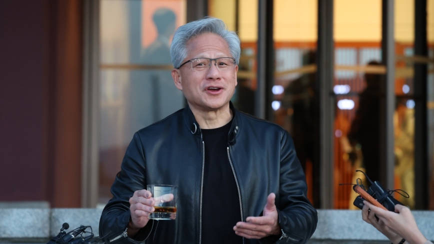 黄仁勋首登韩国综艺 自曝靠这一招追到妻子