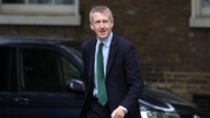 英国防大臣请辞 斯塔默任命贾维斯接任