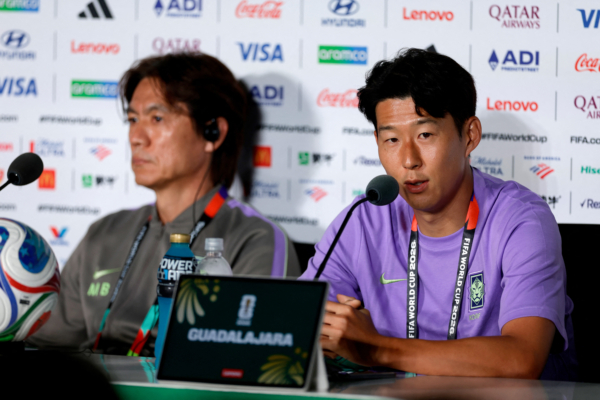 Son South Korea's forward Son Heung-min (R) speaks next to head coach Hong Myung-bo during a press conference at the Guadalajara Stadium in Zapopan, Mexico on June 10, 2026, on the eve of the 2026 World Cup football match between South Korea and the Czech Republic. 
