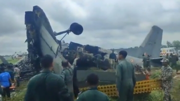 印度空軍運輸機降落時墜毀起火 傷亡不明（視頻）