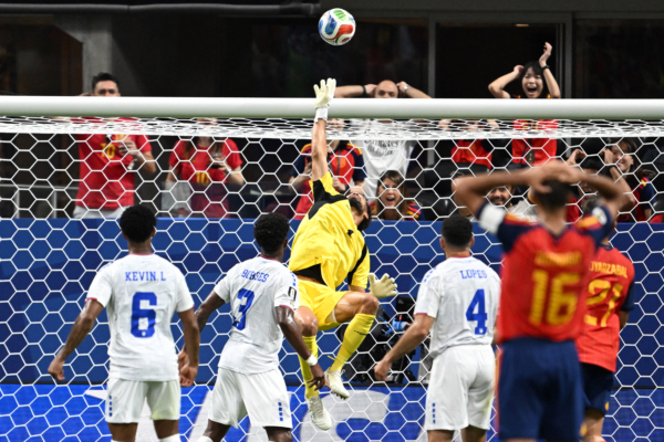 TOPSHOT - Cape Verde's goalkeeper #01 Vozinha (C) makes a save during the 2026 World Cup Group H football match between Spain and Cape Verde at the Atlanta Stadium in Atlanta on June 15, 2026.