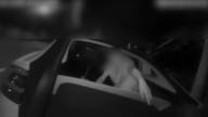 超奇葩!男子把自己關進汽車後備箱 急出一身汗