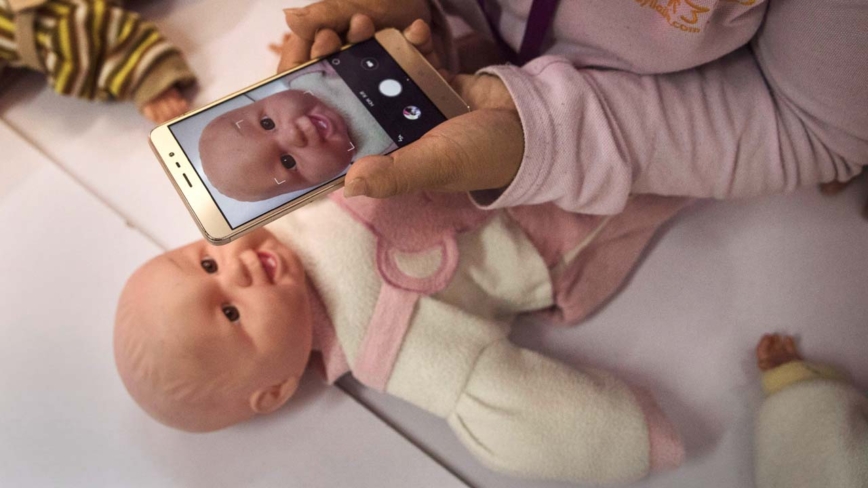 廣東1歲童被生父女友踢爆3內臟慘死 生母提告