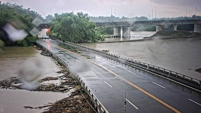 暴雨狂襲 台南、高雄停班停課 屏東雨量超800mm