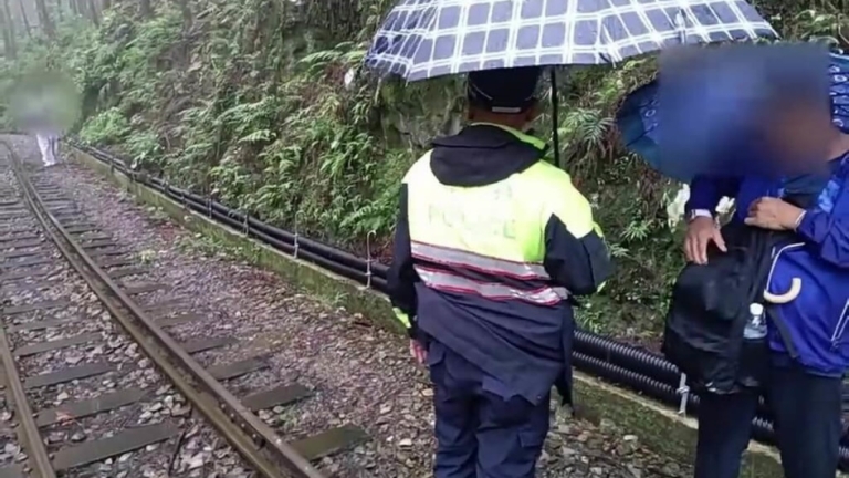 行走阿里山林鐵軌道 4遊客每人最高罰5萬