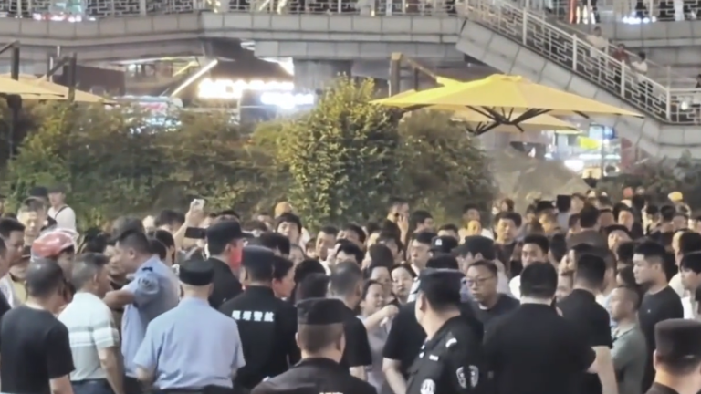 【禁聞】7月2日維權動態 西安賽格商戶老闆墜樓身亡 家屬維權遭鎮壓