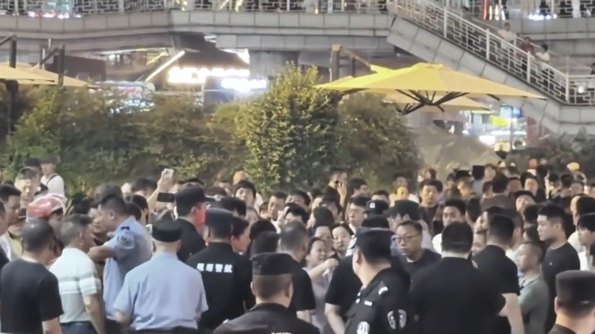 【禁闻】7月2日维权动态 西安赛格商户老板坠楼身亡 家属维权遭镇压