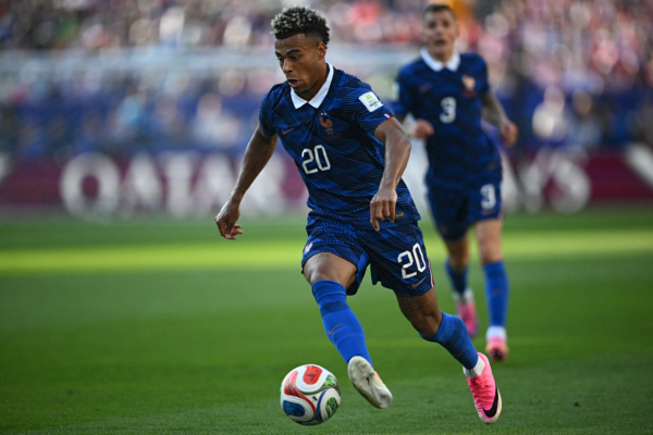 France's forward #20 Desire Doue runs with the ball during the 2026 World Cup round of 16 football match between Paraguay and France at the Philadelphia Stadium in Philadelphia on July 4, 2026.