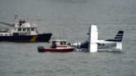獨家!紐約水上飛機東河迫降 機上8人全部獲救