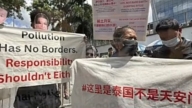 泰国民团中领馆前戴习面具 抗议中资跨境污染