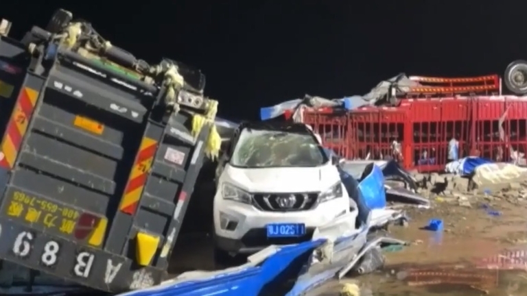 湖北15級龍捲風 車移30米 老人被捲百米高身亡