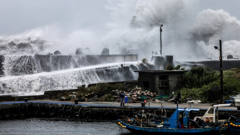 巴威颱風進逼日本沖繩群島 菲律賓豪雨已釀災