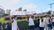 湖北中學生拉橫幅「反集權」 質問爲何「年年有人造反」