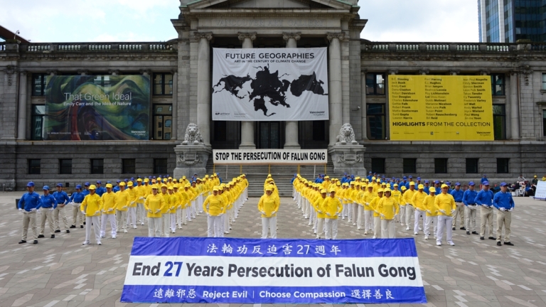 27年反迫害 溫哥華法輪功學員煉功遊行傳真相