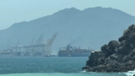川普下令封锁伊朗航运接管海峡 并将征通航费