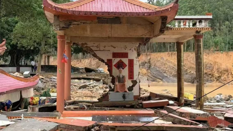 廣西洪水沖毀多村鎮 土地公神像安然無恙（視頻）