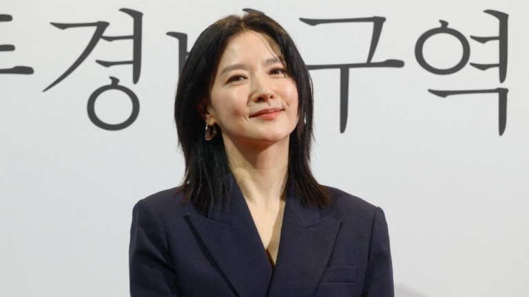 李英愛夫婦同框 75歲丈夫逆齡外表驚呆網友