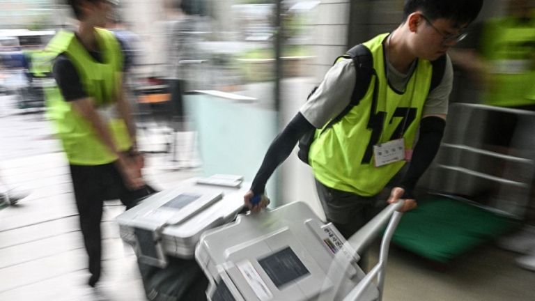 疑官員竄改投票率數據 韓檢警突搜選管會