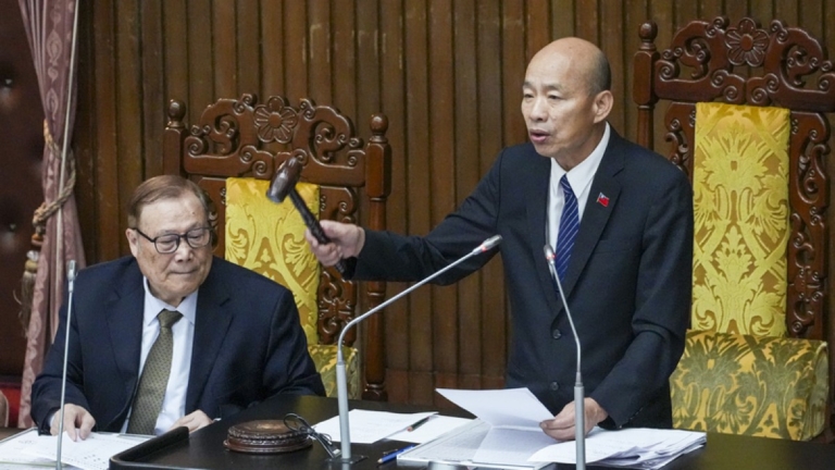 立院三讀兒少未來帳戶條例 每年政府給6萬到18歲