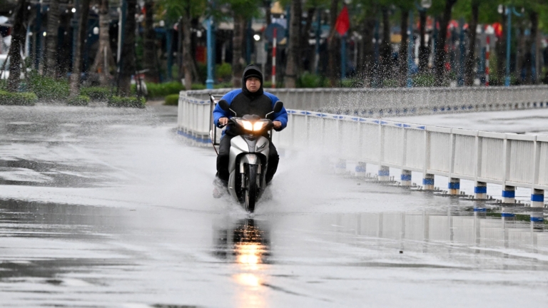 颱風紅霞將在廣東登陸 鐵路將全線停運