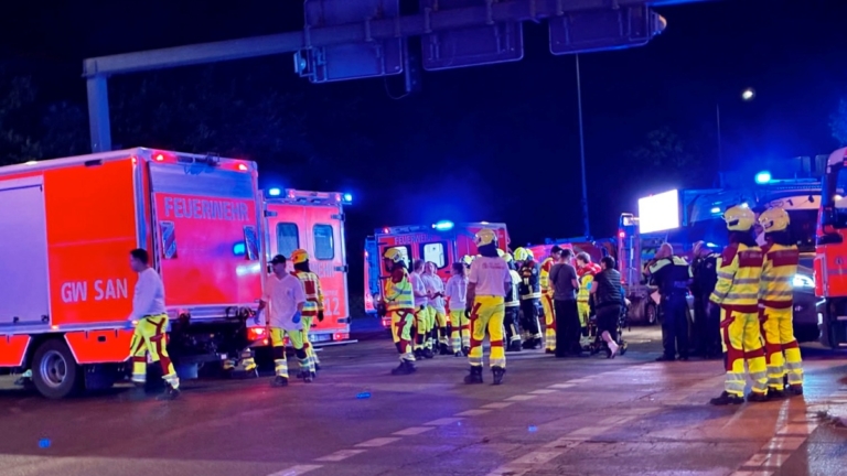 汽車衝撞柏林遊行人群 一死多傷 嫌犯仍在逃