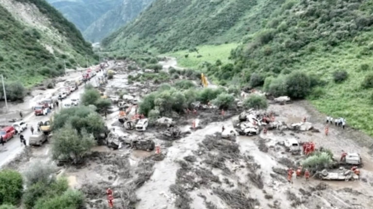 甘肅雙石門山洪暴發 遊客：超過10人被沖走