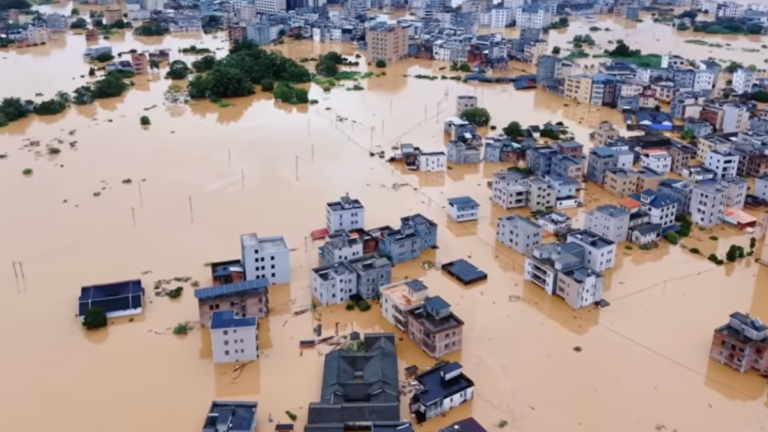 廣東多地洪災 大量村民被困 緊急求救（多視頻）