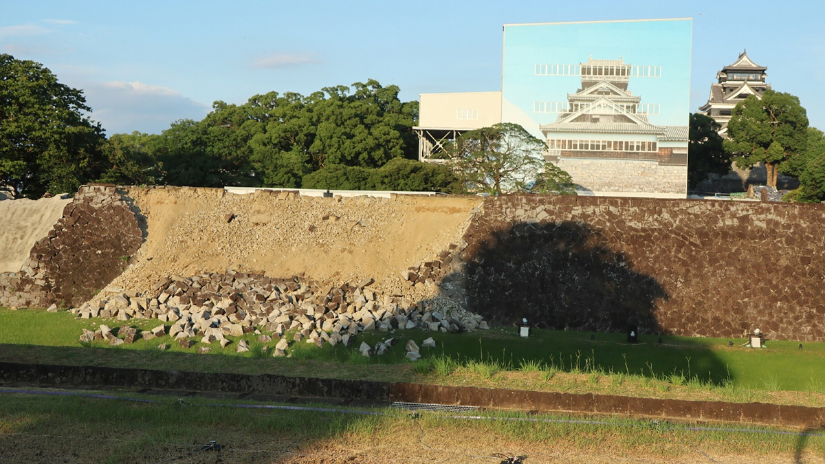 2026年7月28日,日本熊本縣發生7.1級強震,熊本城的石牆崩塌。( JIJI Press / AFP via Getty Images) / Japan OUT