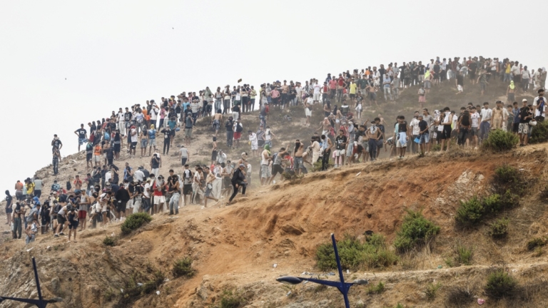 數萬非法移民衝破邊境 西班牙爆史上最大移民危機